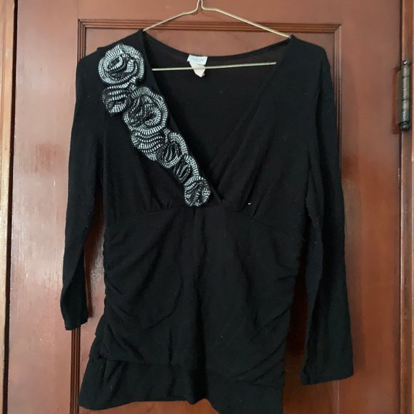 Long Sleeve Flower V-Neck Sweater - Picture 1 of 1